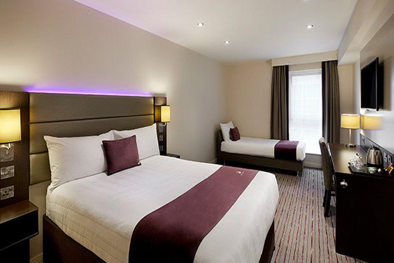 Premier Inn Premier Inn Stockport Central Екстер'єр фото