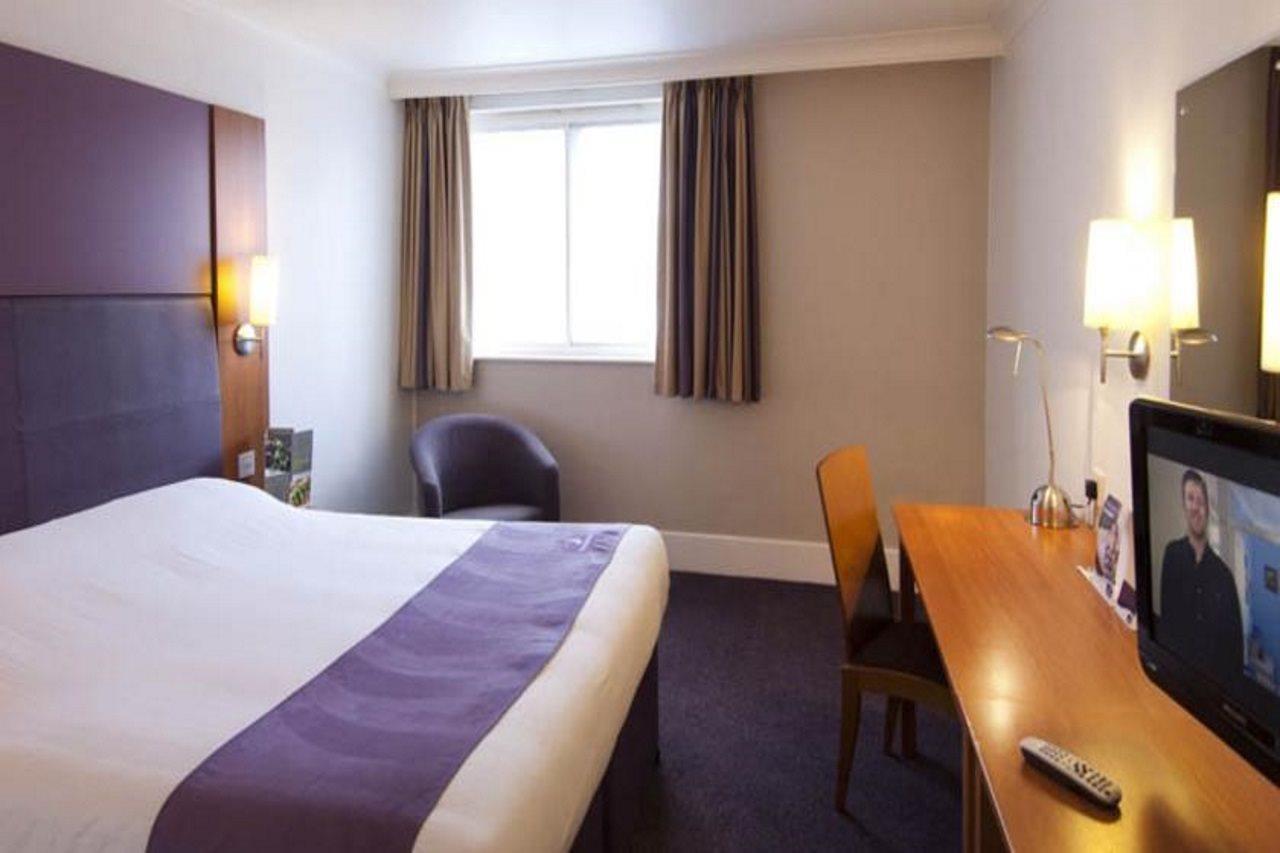 Premier Inn Premier Inn Stockport Central Екстер'єр фото