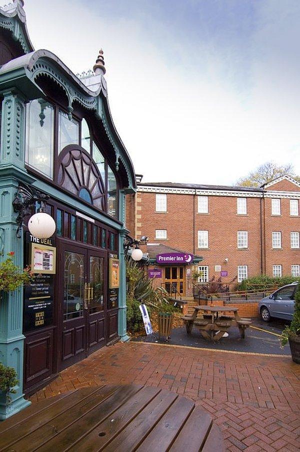 Premier Inn Premier Inn Stockport Central Екстер'єр фото