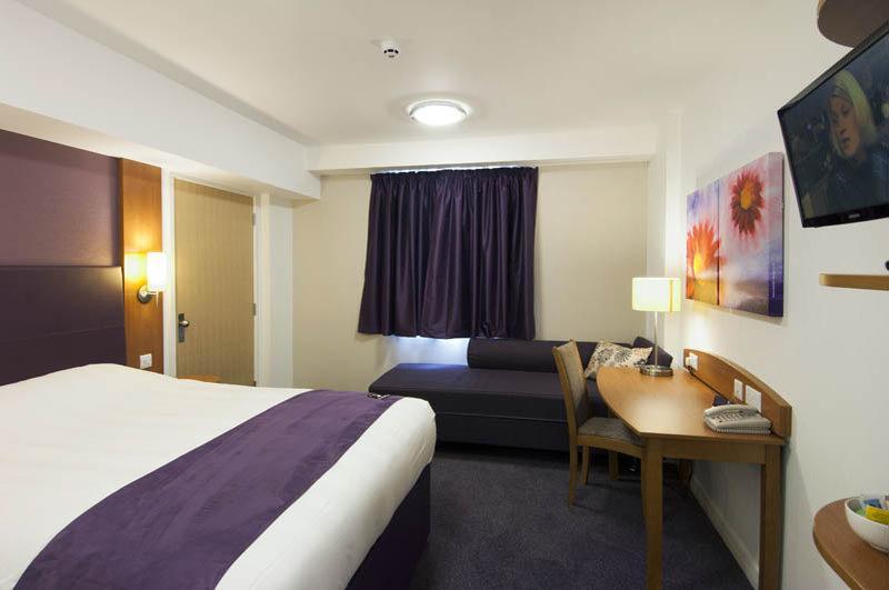 Premier Inn Premier Inn Stockport Central Екстер'єр фото